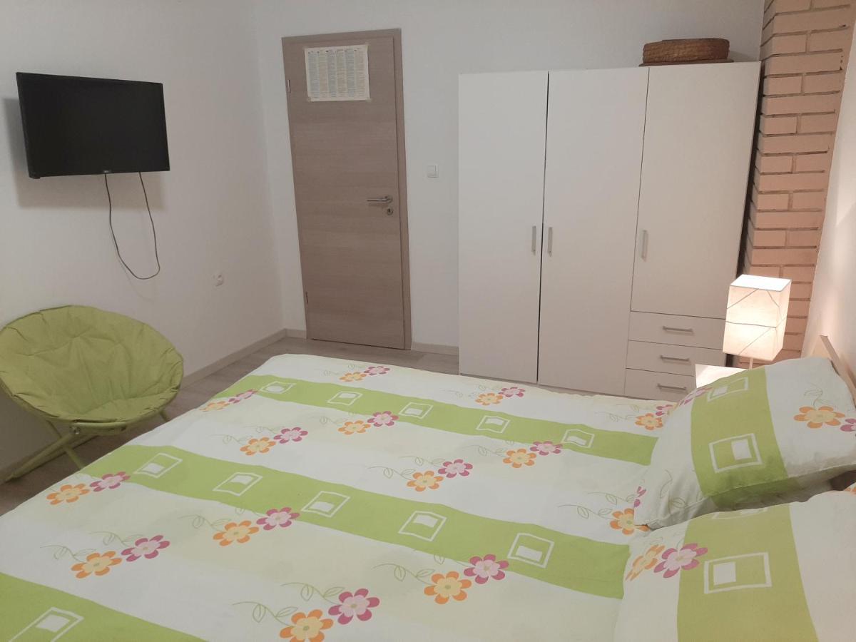 Apartman Maslina ピサック エクステリア 写真